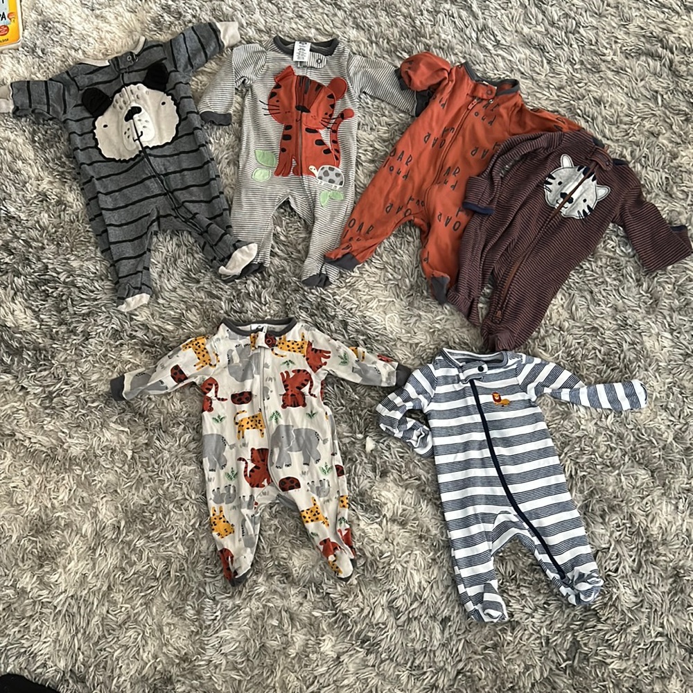 All newborn, only worn once or twice!  Gerber, carter, Just one you.